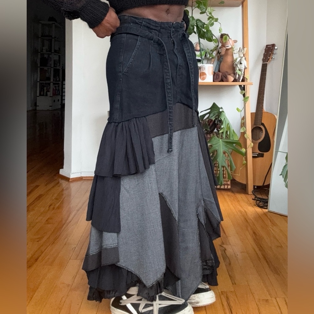 Asymmetrical ruffled teired skirt - Picture 9 of 16